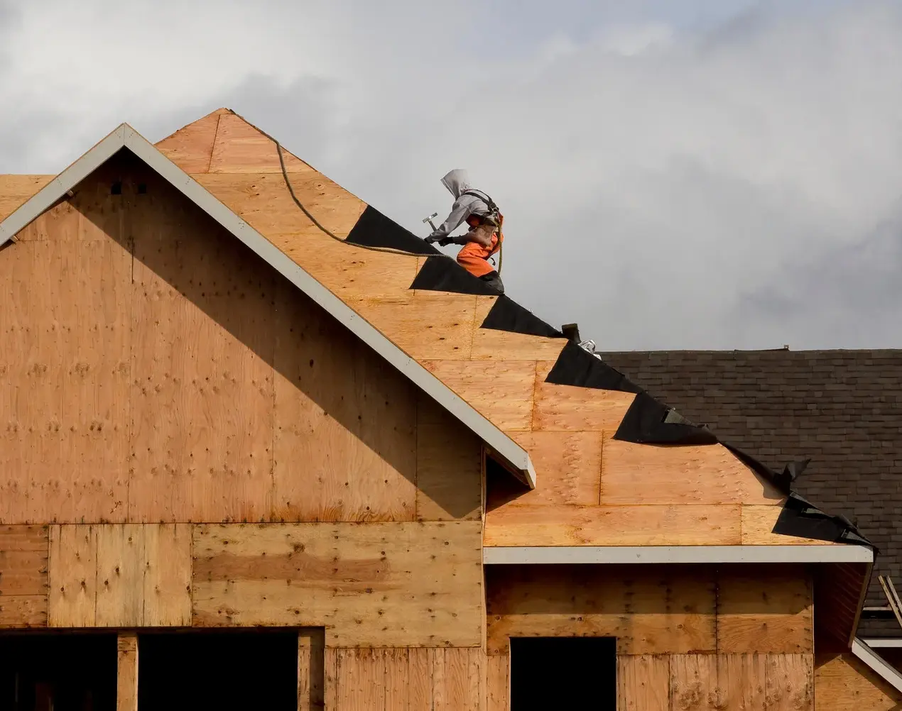 Cranbourne roofer doing roof repairs