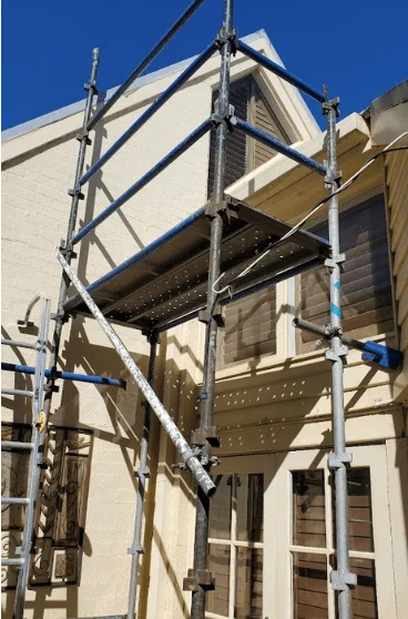 Holymess repairs offloading scaffolding on site for repairs