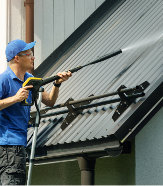 roofer pressure cleaning colorbond roof