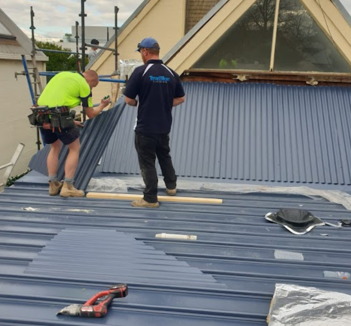 Local roofers in st kilda on roof