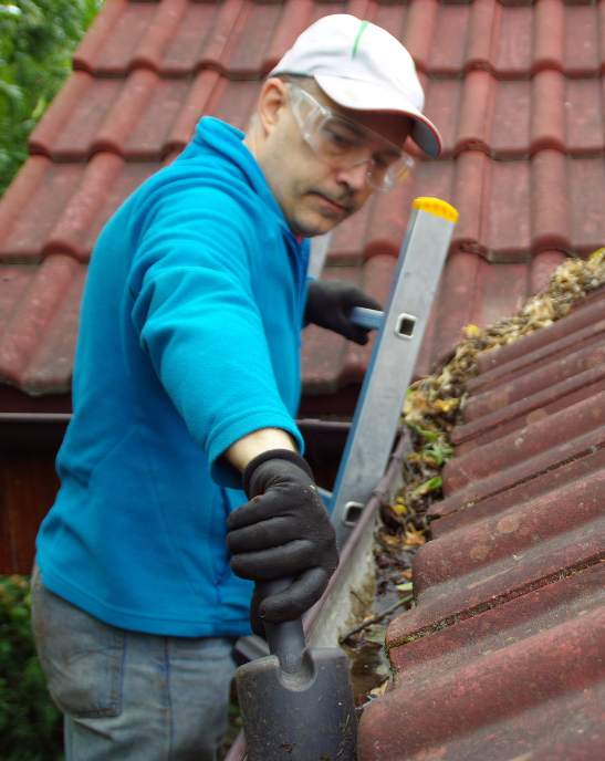 Roof plumber cleaning roof in st kilda